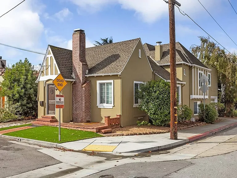 2 Winchester Pl — Photo 1