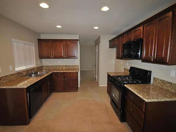 3rd image of 4789 Mount Abbott St