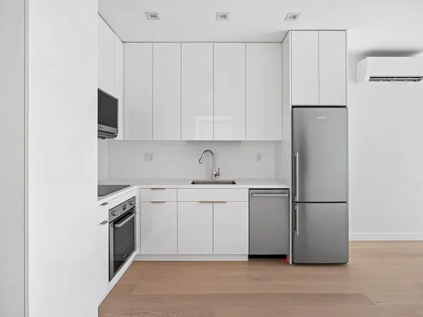 369 Manhattan Avenue image 1 of 6