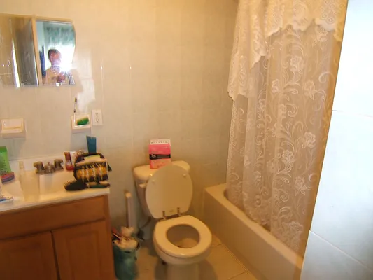 Rented by Joel Weisz, LREB | media 33