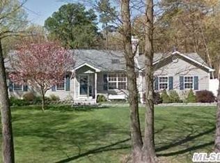 18 Mulligan Dr, Medford, NY 11763