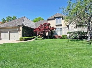 38 Coventry Ct, Prairie Village, KS 66208