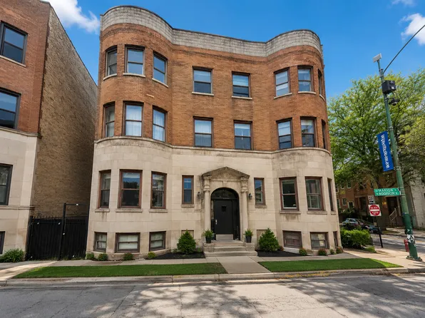 925 W Addison St #2C, Chicago, IL 60613