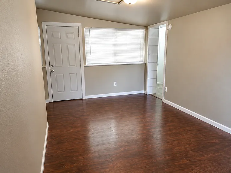 139 Pine St — Photo 2