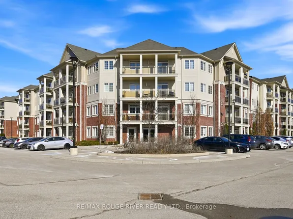 84 Aspen Springs Dr #106, Clarington, ON L1C 0V3