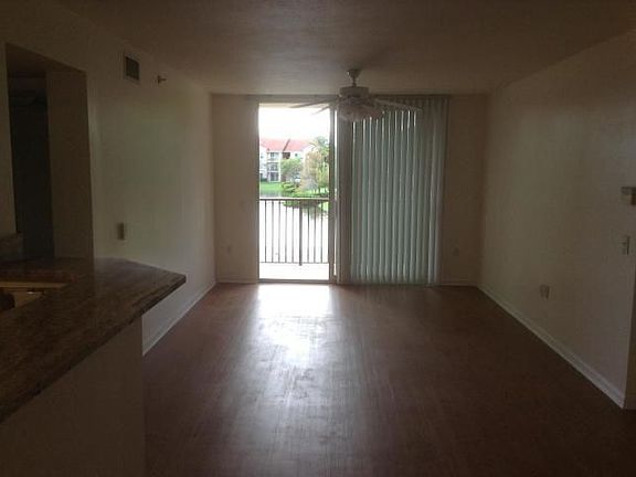 2nd image of 114 Villa Cir #114
