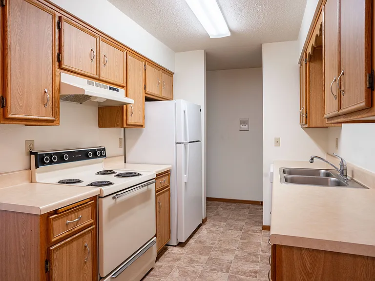 Fargo, ND West Oak Apartments | 11A | Kitchen