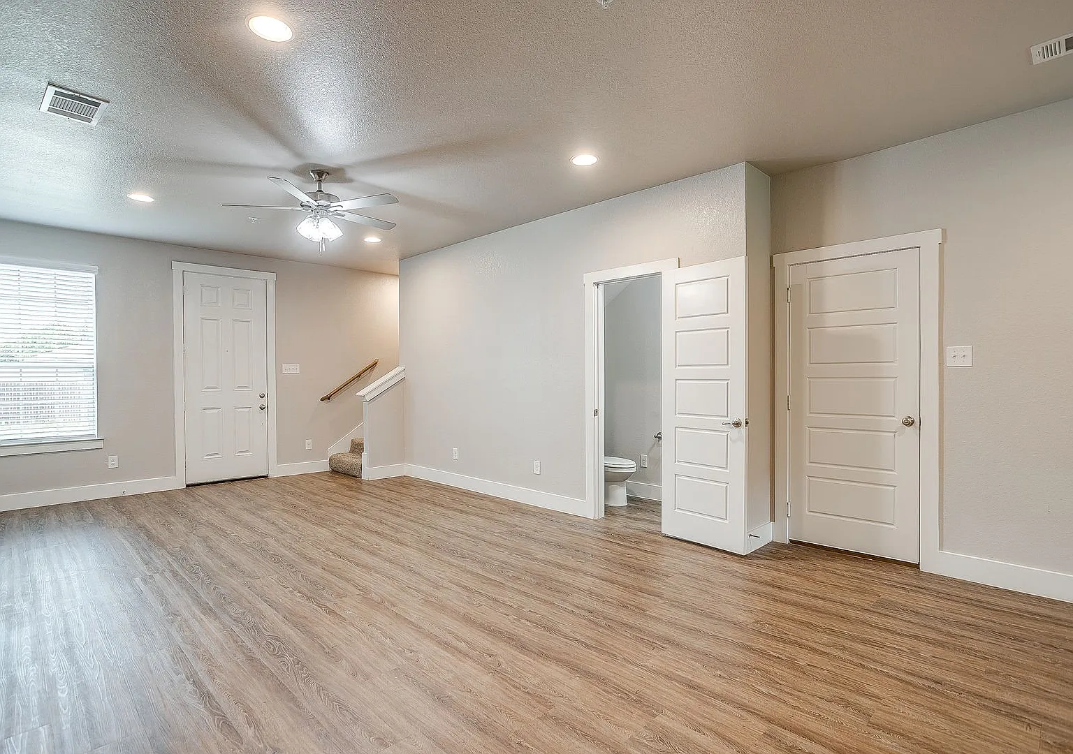 Stunning Townhome — Photo 1