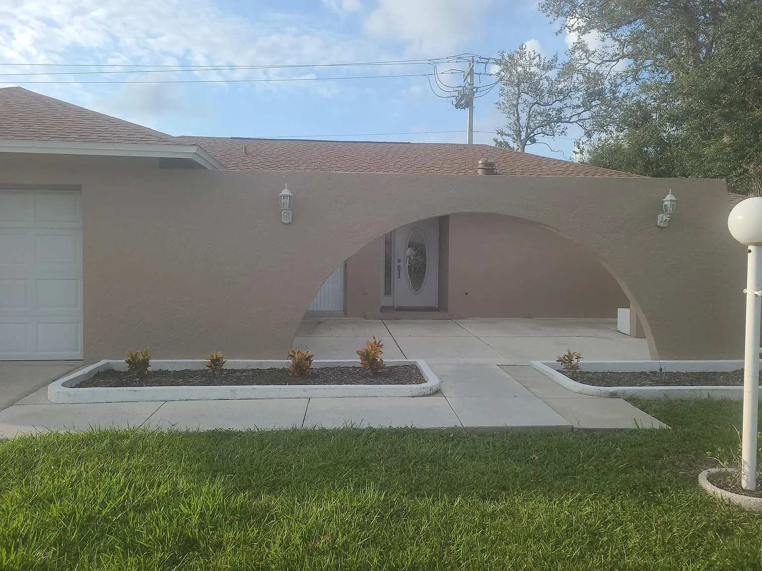 4 bed, 2.5 bath, 2654 sqft, $3,000 — Photo 1