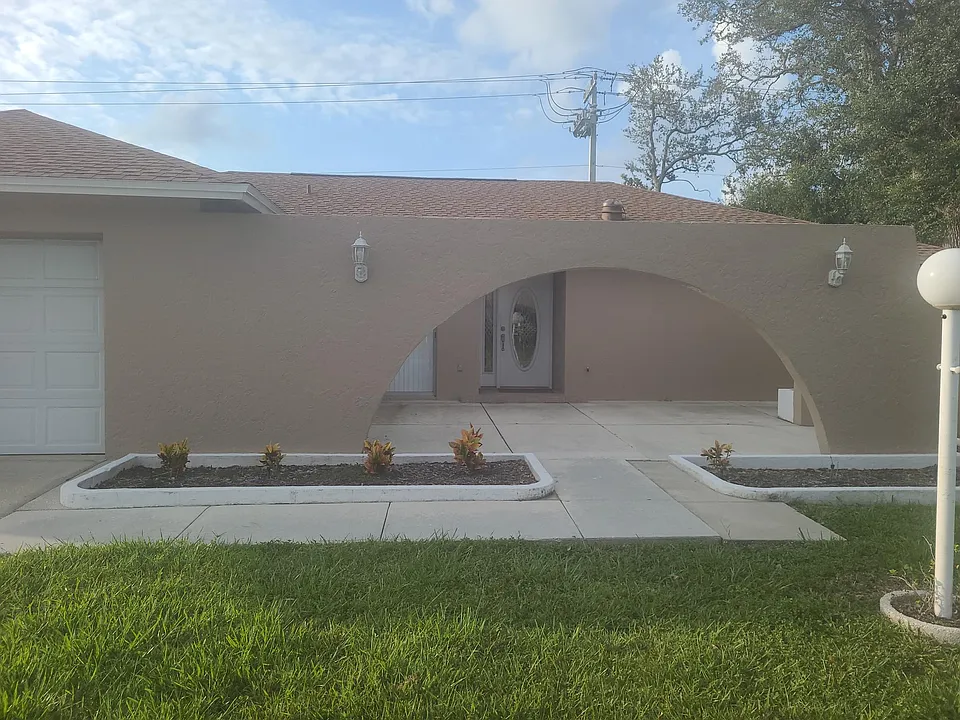 4273 Eastwood Dr