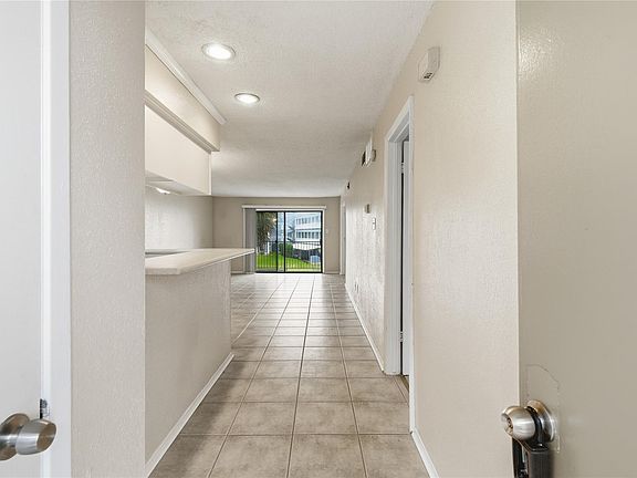 4th image of 208 Yacht Club Ln #208