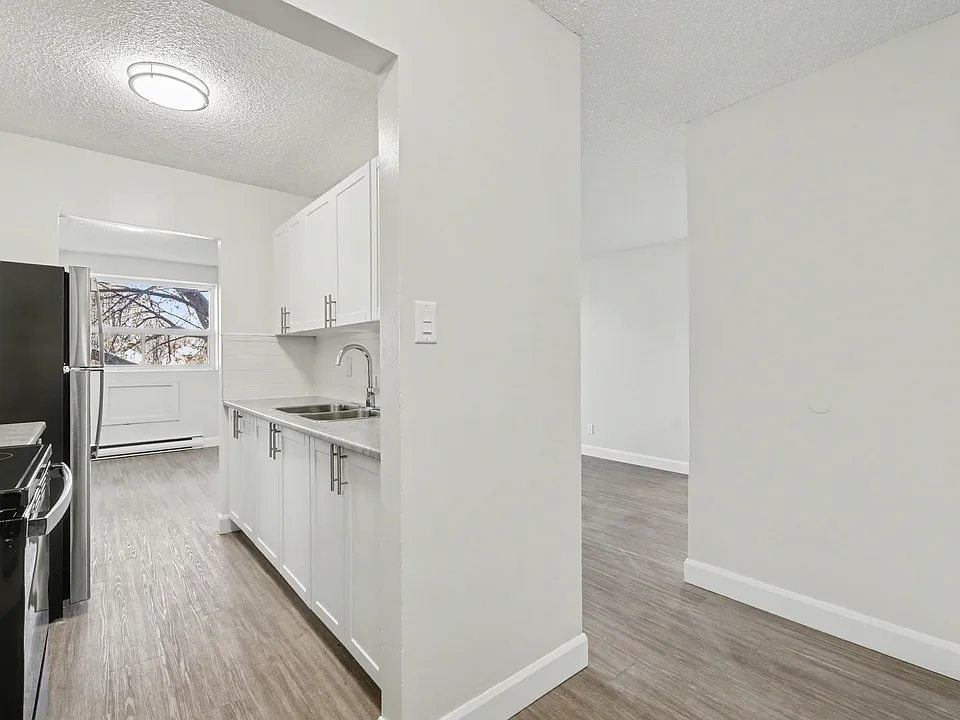 125 College Ave S