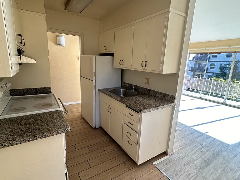 2533 Hillegass Ave #301 — Photo 6