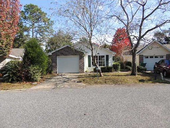 2nd image of 250 Parkwood Cir