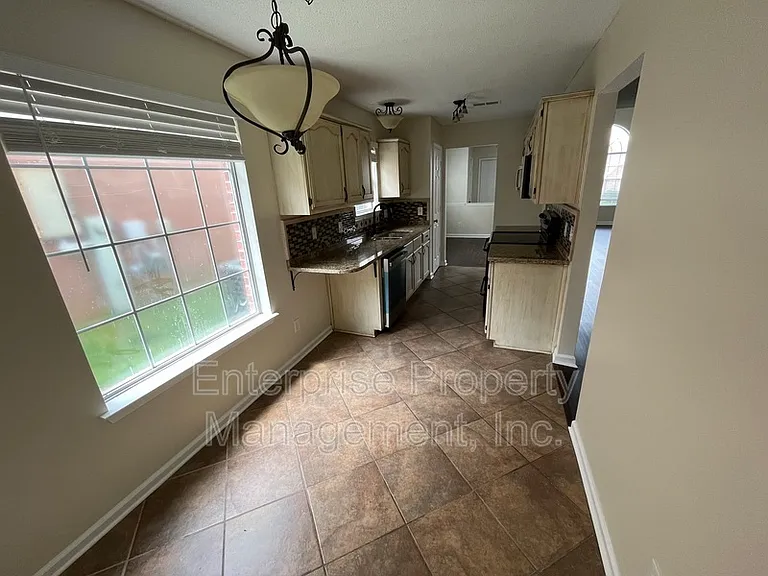 6869 Century Oaks Dr — Photo 15