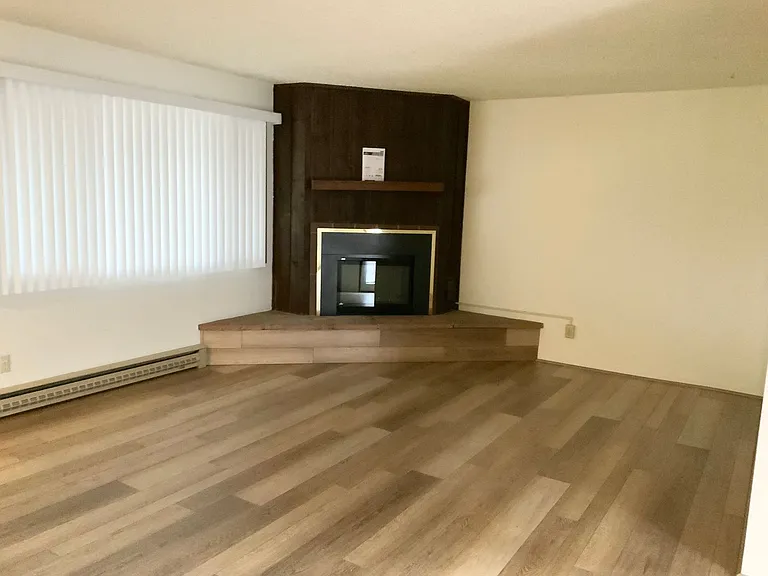 2101 S Garfield St — Photo 2