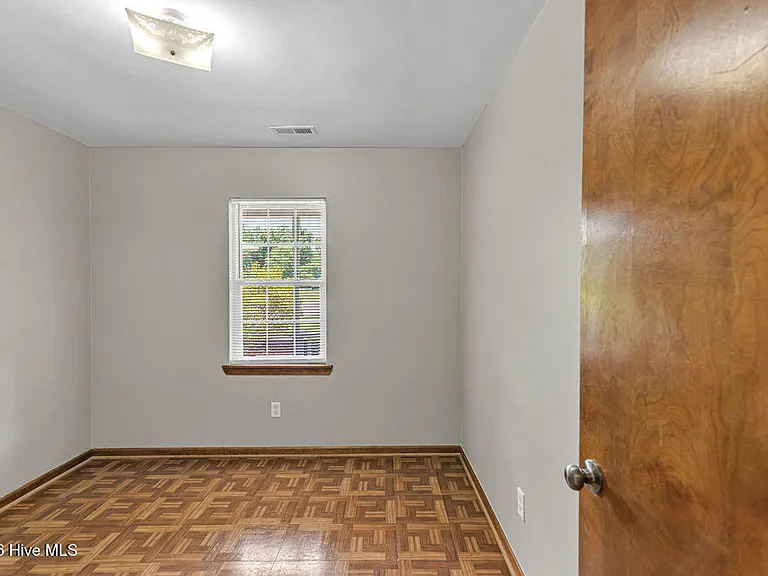 304 Gaston Ct — Photo 15