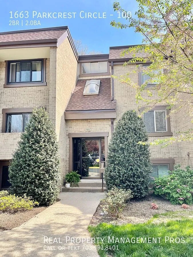 Building Photo - 1663 Parkcrest Cir #100