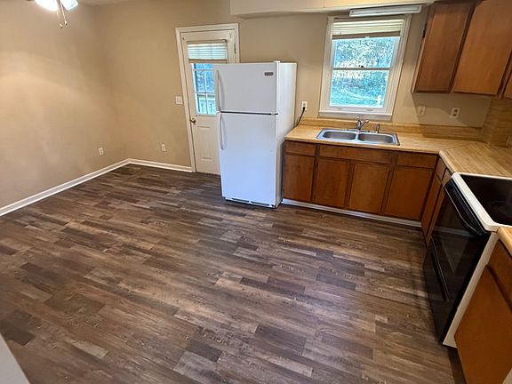 3rd image of 863 Ivanhoe Rd #A