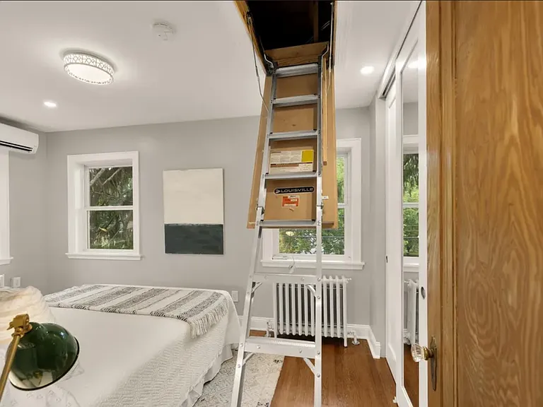 907 Varnum St NE — Photo 9