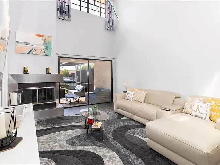10438 Saint Tropez Pl — Photo 7