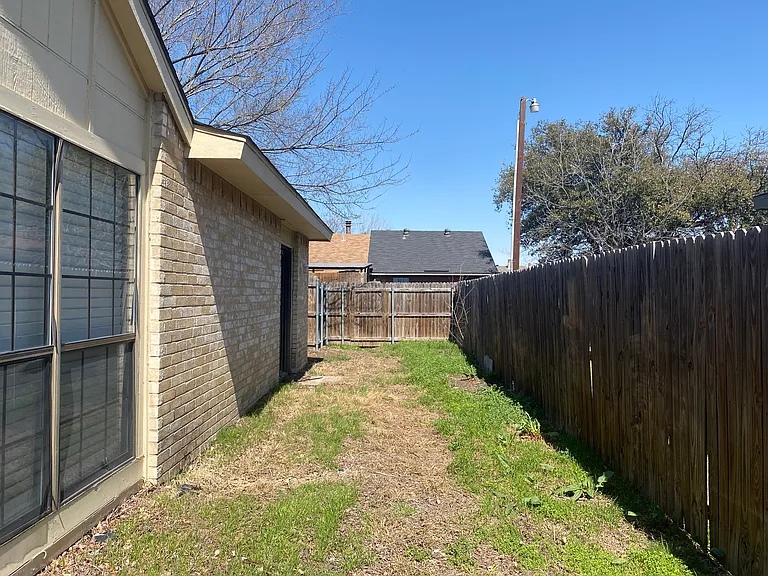 2425 Limestone Dr — Photo 20