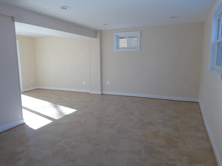 14209 Chesterfield Dr — Photo 17
