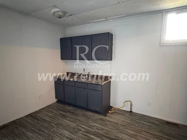 130-2 N Franklin St — Photo 2