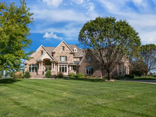 715 Monterey Trl, Dakota Dunes, SD 57049