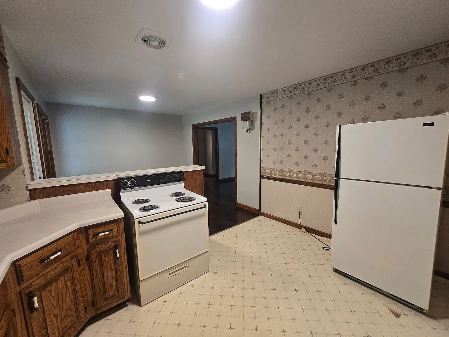 House in Mayfield City Limits — Photo 2