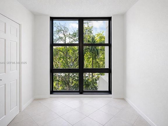 5th image of 1121 Crandon Blvd APT F206