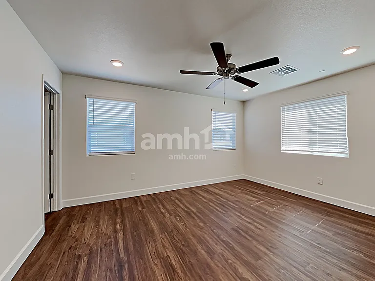 136 Charmante Tulip Ln — Photo 10
