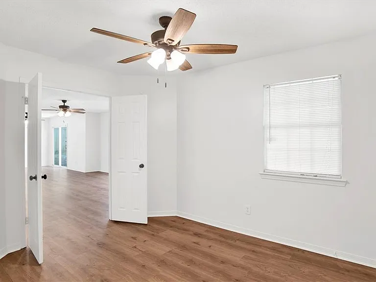 5631 Bentley Ln — Photo 14