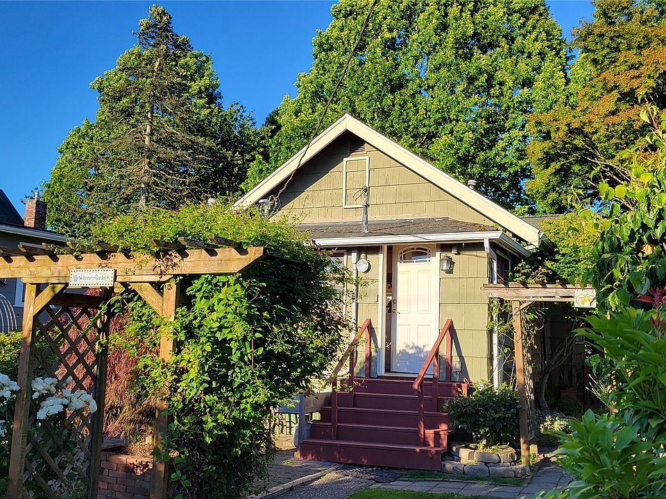 2nd image of 2112 McDougall