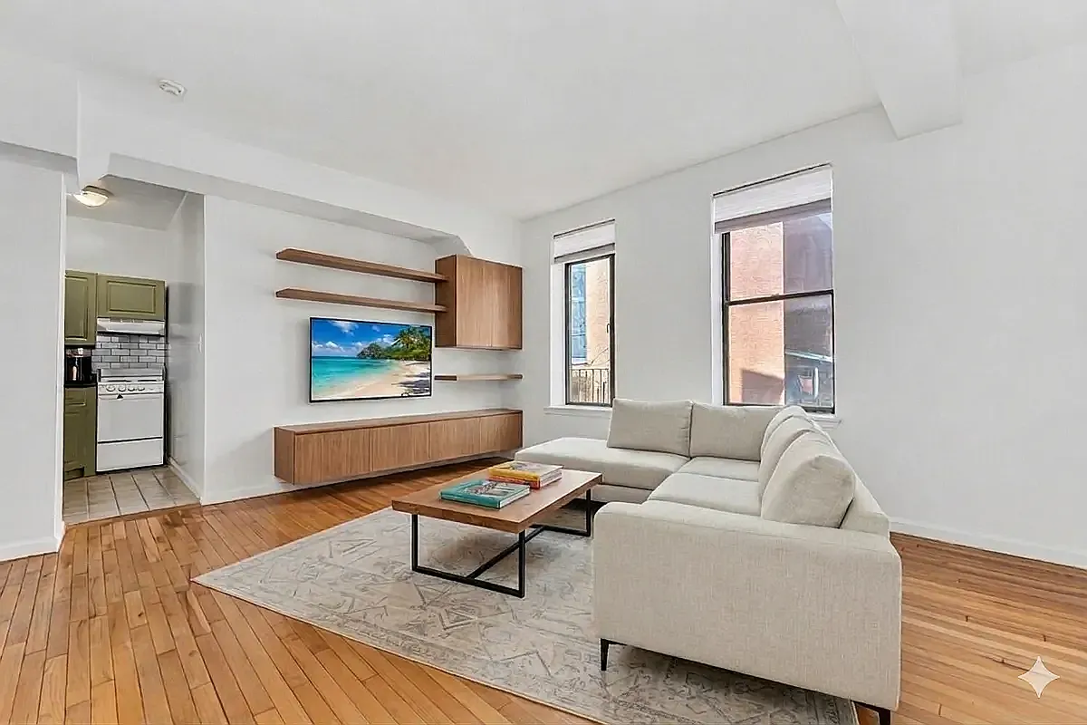 690 Greenwich Street — Photo 2