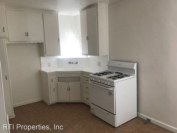 3rd image of 5632 1/2 Edgemar Ave #8175045
