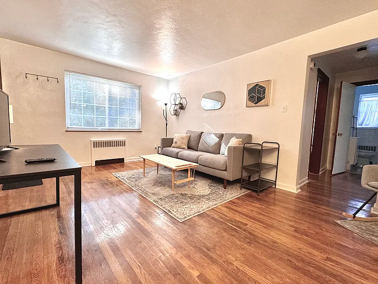 3512 Hazelwood Ave #2 — Photo 2