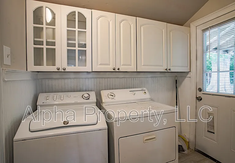114 Edwards St — Photo 14