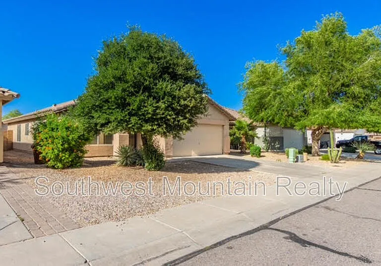 1140 W Oak Tree Ln — Photo 3