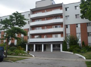 2485 Woking Cres #206, Mississauga, ON L5K1Z6