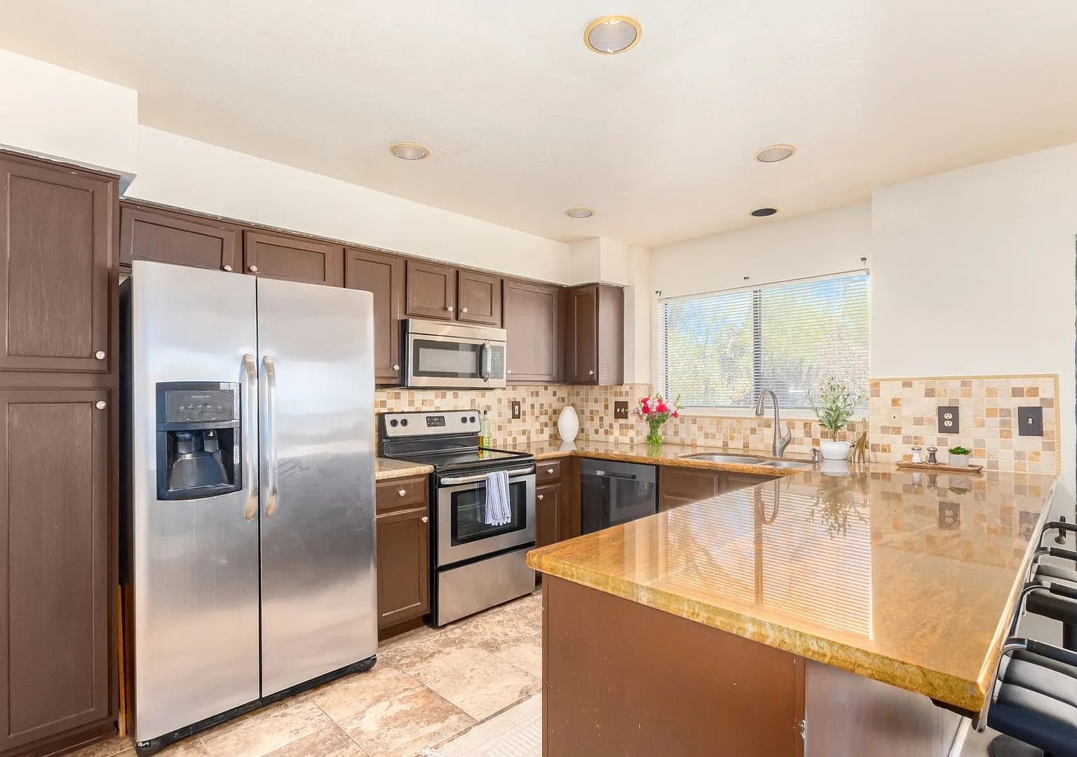 Oro Valley- 3 Bedroom/ 3 Bathroom Home Available Mid August! — Photo 1