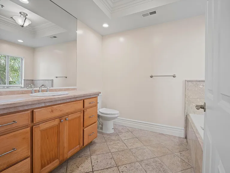 10364 Almayo Ave #201 — Photo 35