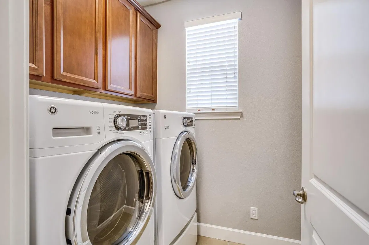 4 bed, 3.5 bath, 1906 sqft, $1,500 — Photo 4