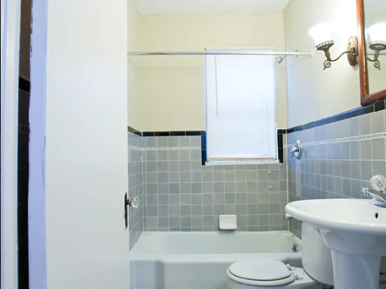 1 BD/1BA w Heat near Brady — Photo 10