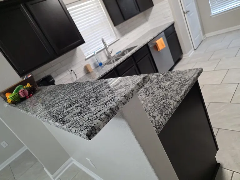 324 Yearwood Ln — Photo 3