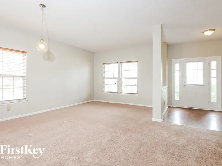10735 Cyrus Dr — Photo 6