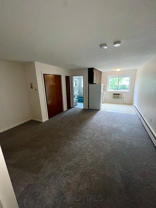 2nd image of 15 Piggott Rd APT 15