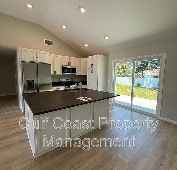 3294 W Price Blvd — Photo 9