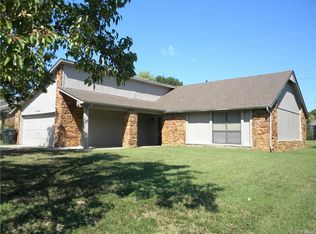 1014 W 18th St, Claremore, OK 74017