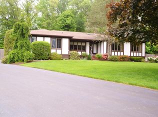 4 Nob Hill Ct, Manalapan, NJ 07726